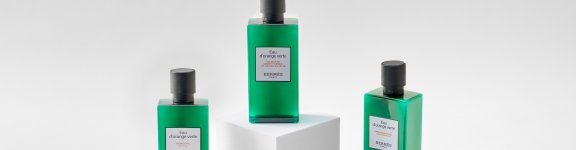 Hermès-Eau-de-Orange-Verte-Shampoo-doccia,-Balsamo,-Crema-corpo,-Sapone-su-vassoio